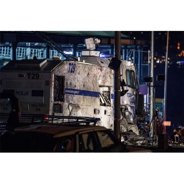 İSTANBUL?DA TERÖR VAHŞETİ SOYSUZLAR İHANET KUSTU 38 ŞEHİT