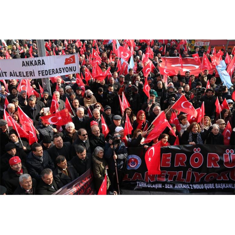 BİZ BURDAYIZ DİMDİK AYAKTAYIZ