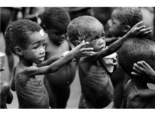 AFRİKA`DAKİ MÜSLÜMAN KARDEŞLERİMİZİN SİZİN YARDIMINIZA İHTİYACI VAR...