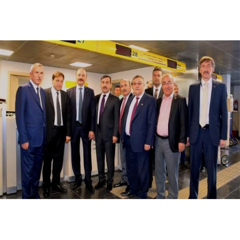 YARDIMCI HİZMETLER SINIFI İÇİN TOPLADIĞIMIZ DİLEKÇELERİ BAŞBAKANLIĞA GÖNDERDİK