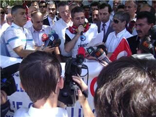 BURSA ŞEHİTLERİMİZ İÇİN AYAKTAYDI