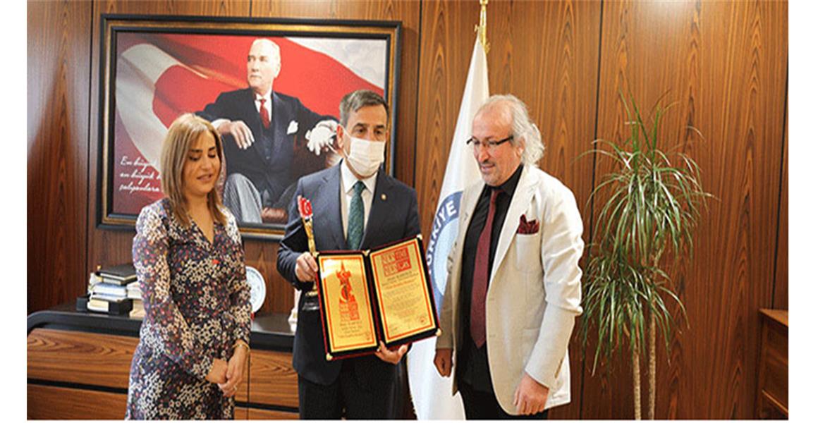 GENEL BAŞKANIMIZ ÖNDER KAHVECİ`YE "YILIN SENDİKA BAŞKANI" ÖDÜLÜ