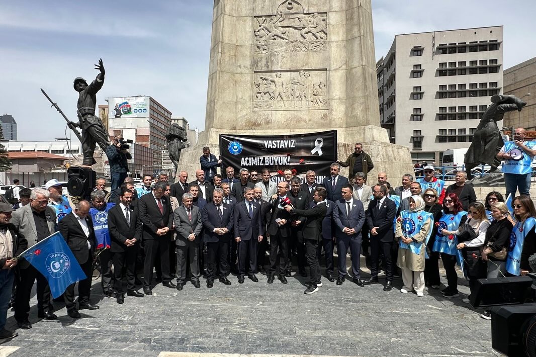 Hayatını kaybeden öğretmen ve öğrencilerimize Yüce Allah’tan rahmet; kederli ailelerine ve aziz milletimize başsağlığı diliyoruz.