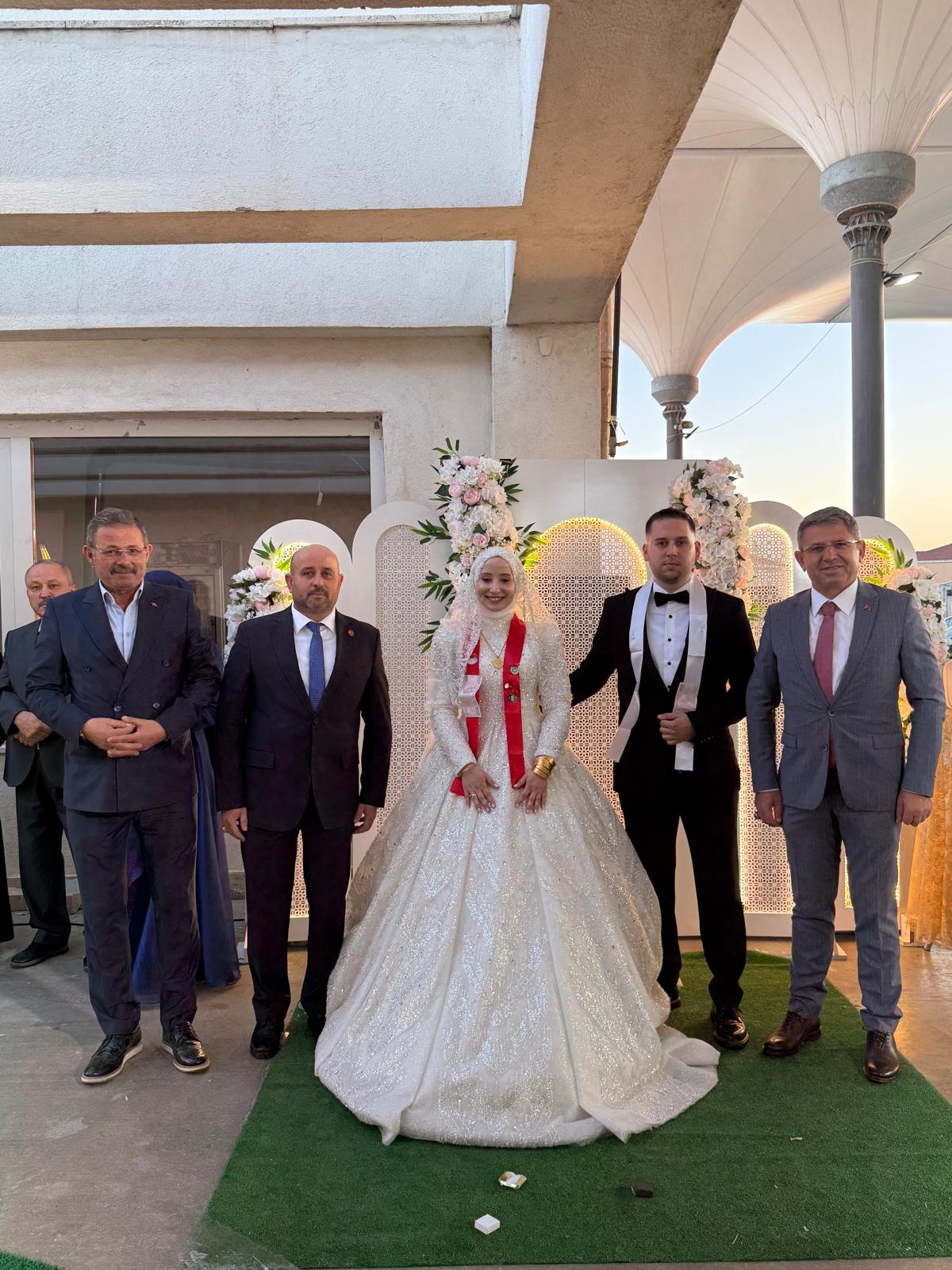 ALLAH MESUT VE BAHTİYAR EYLESİN