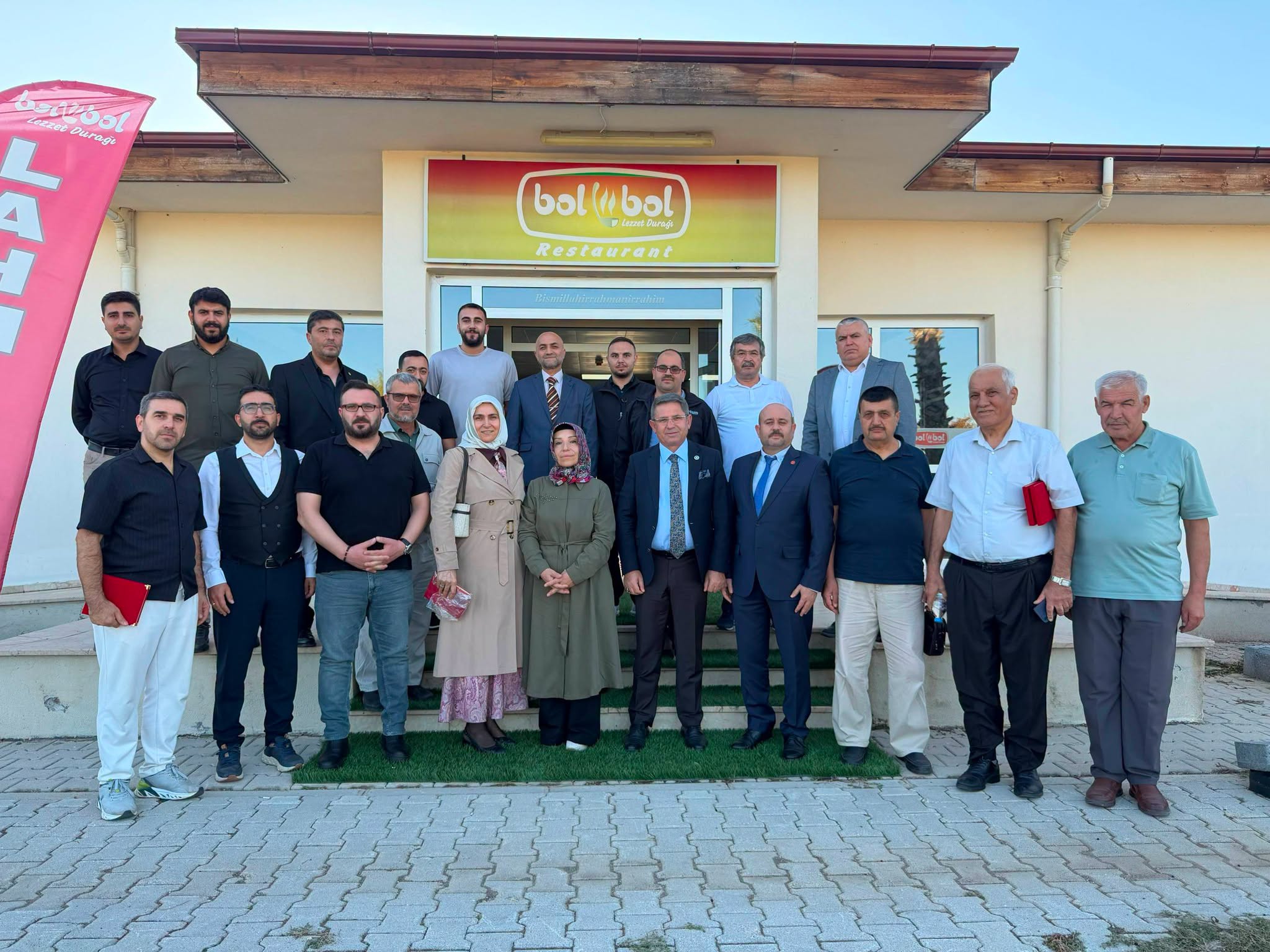 DÖŞEMEALTI’NDA GÖNÜL GÖNÜLE, OMUZ OMUZA!